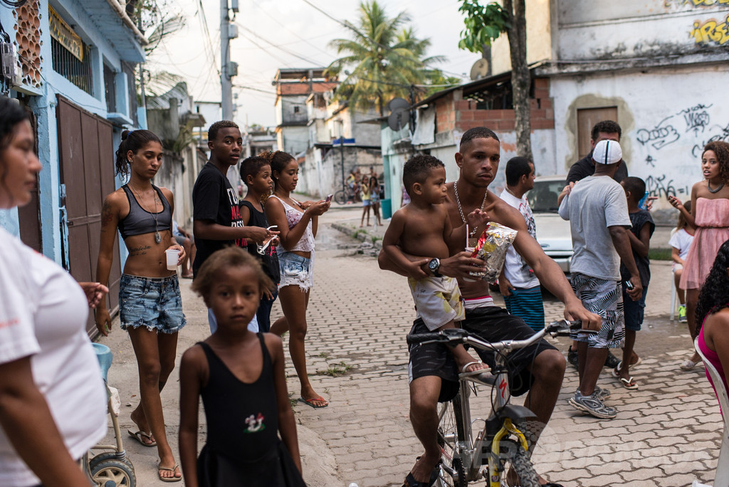 リオの貧困地域でサッカーとカメラの子ども支援 ブラジル 写真12枚 国際ニュース Afpbb News