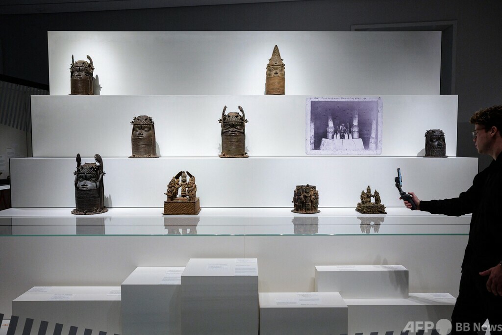 ベニン王国の青銅彫刻、ナイジェリアに返還 ドイツで最後の展示会 写真15枚 国際ニュース：AFPBB News