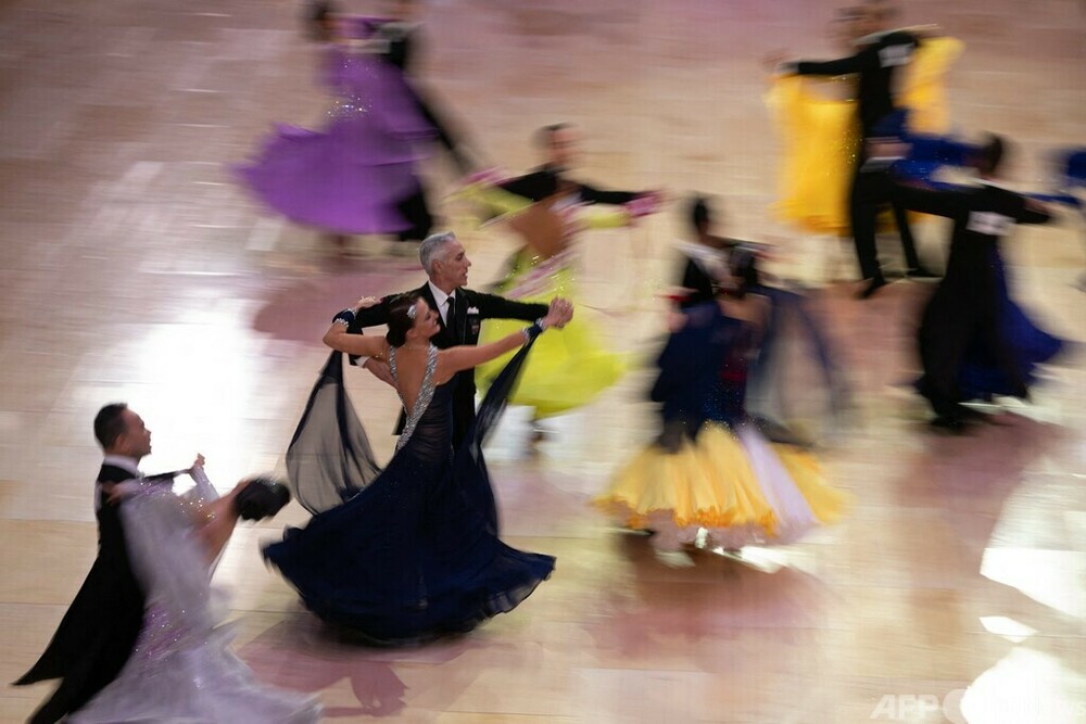 華麗にしなやかに ブラックプール・ダンス・フェスティバル開催 英 写真24枚 国際ニュース：AFPBB News