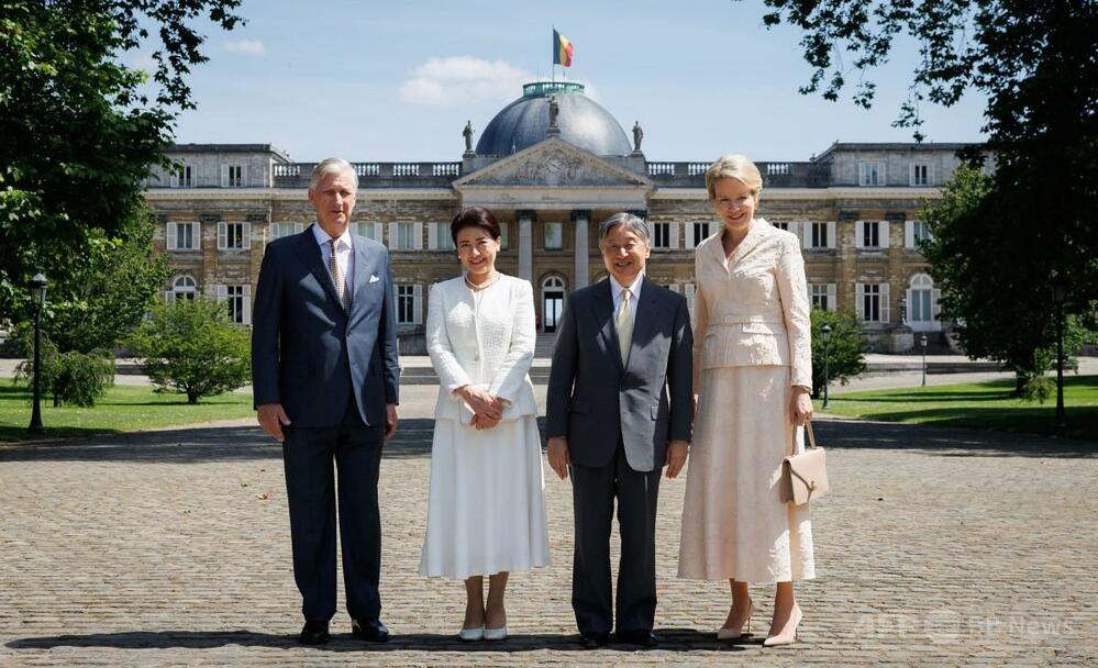 天皇皇后両陛下、ベルギー国王夫妻とラーケン宮で記念撮影