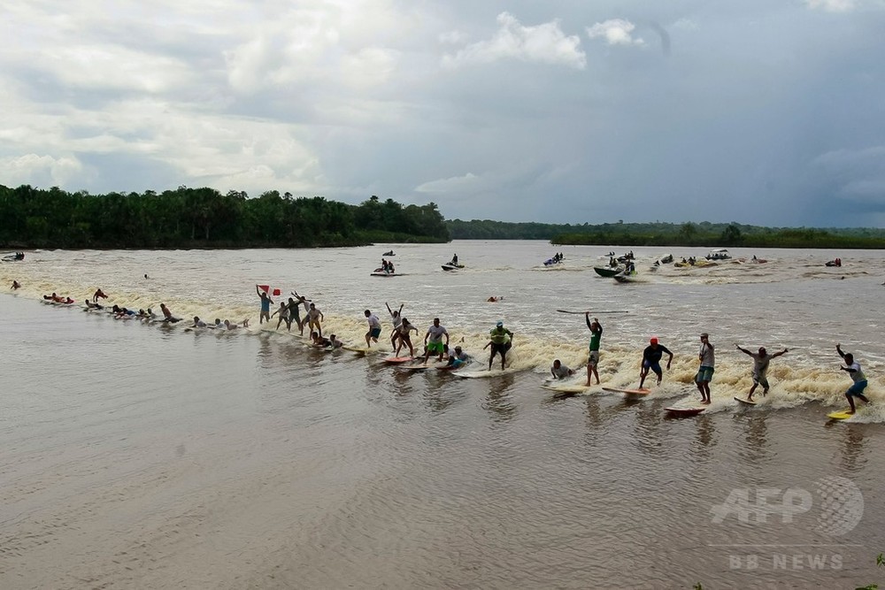 アマゾン水系を逆流「ポロロッカ」、ブラジルでサーフィン大会 写真7枚