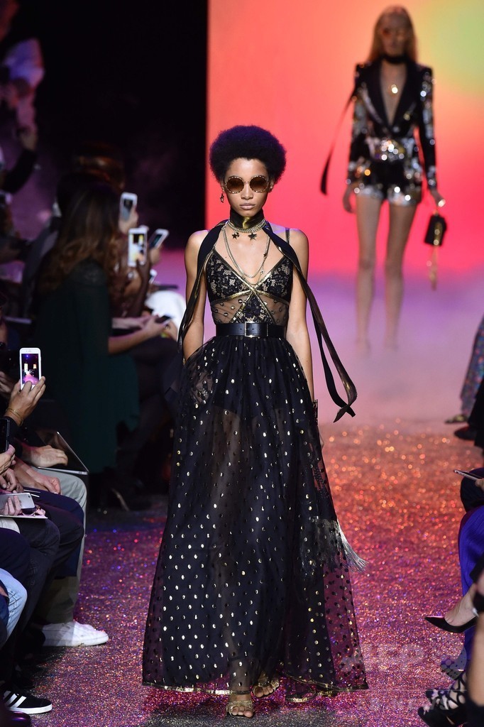 「エリー・サーブ」17年春夏