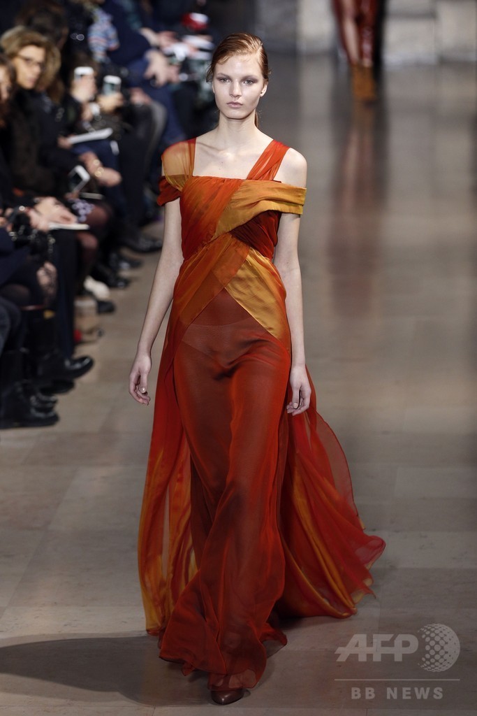 「イーキン・イン」16年春夏オートクチュール