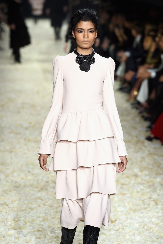 生まれ育ったサンタフェから着想を得たボヘミアンシック、「トム フォード」15/16年秋冬