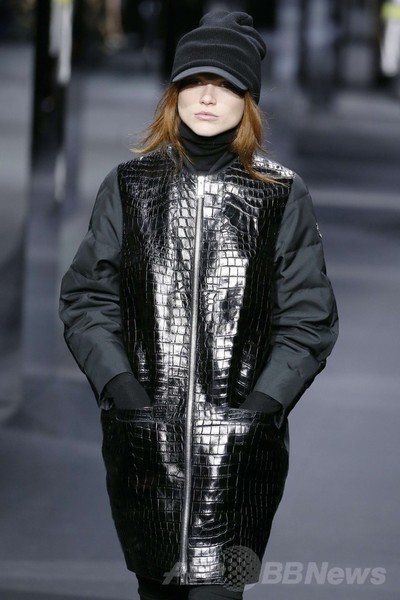 ＜14/15年秋冬パリコレクション＞モンクレール ガム・ルージュ