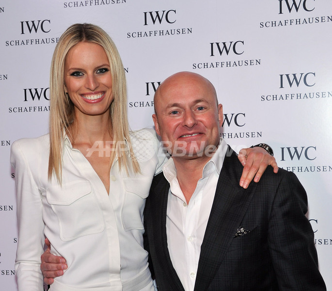 IWCのニューヨークに旗艦店オープン、アリの写真展も