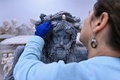 トルロニア家の古代彫刻コレクションの修復作業の様子。伊ローマで（2020年2月12日撮影）。(c)FONDAZIONE TORLONIA / TORLONIA FOUNDATION / AFP / ALBERTO PIZZOLI