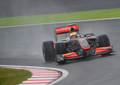 09F1第15戦日本GP（%%Japanese Grand Prix 2009%%）フリー走行2回目。5周を走行し4番手となるベストラップ1分47秒983を記録したマクラーレン・メルセデス（%%McLaren-Mercedes%%）のルイス・ハミルトン（%%Lewis Hamilton%%）。（2009年10月2日撮影）(c)AFP/TOSHIFUMI KITAMURA