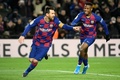 19-20スペイン1部リーグ第20節、FCバルセロナ対グラナダ。得点を喜ぶFCバルセロナのリオネル・メッシ（左、2020年1月19日撮影）。(c)LLUIS GENE / AFP
