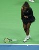 全米オープンテニス、女子シングルス決勝。ラケットを破壊するセレーナ・ウィリアムス（2018年9月8日撮影）。(c)kena betancur / AFP