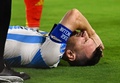 サッカーコパ・アメリカ決勝、アルゼンチン対コロンビア。負傷しピッチに倒れるアルゼンチンのリオネル・メッシ（2024年7月14日撮影）。(c)Chandan Khanna/ AFP