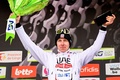自転車ロードレース、リエージュ～バストーニュ～リエージュ。表彰式で優勝を喜ぶUTEのタデイ・ポガチャル（2024年4月21日撮影）。(c)DIRK WAEM / Belga/ AFP