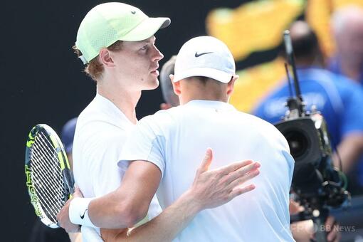 シナーが全豪OP8強 猛暑とネット破損のハプニング乗り越え 写真11枚