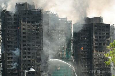 香港の高層住宅火災で建設会社の3人を逮捕、可燃性資材で急速に火拡大か