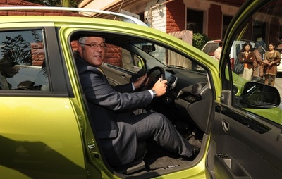 タタ・モーターズ社長、タイのホテルで転落死 自殺か