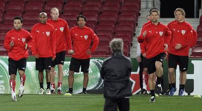 シュツットガルト アウェーでのFCバルセロナ戦を控え最終調整を行う