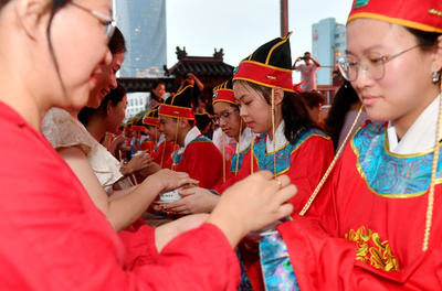 中国・アモイで復活した「16歳の成人式」 由来は七夕の織り姫