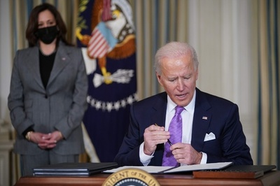 民間刑務所使用を段階的に廃止、バイデン氏が大統領令