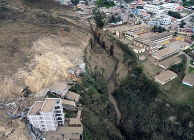 エクアドルで土砂崩れ、7人死亡 50人近く不明