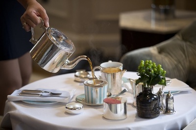 長年の論争に決着？ 紅茶のミルク 「最後に入れる」派が約8割 英調査