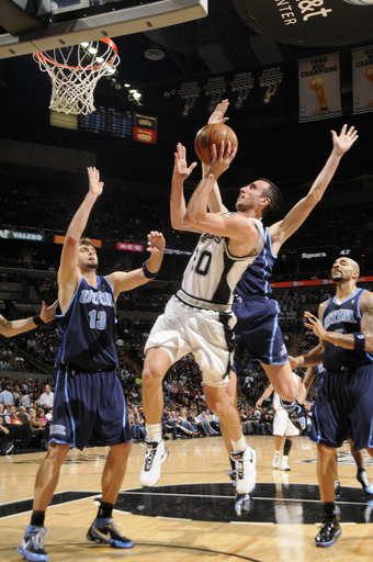 スパーズ ジャズを降しホーム負け無しの12連勝