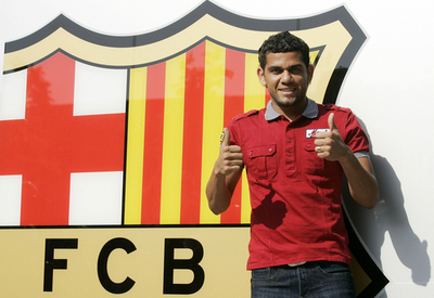 FCバルセロナ ダニエル・アルヴェスを獲得