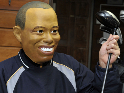 タイガー・ウッズそっくりのゴムマスク、発売中