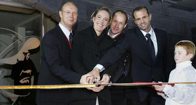 エナン 母国でテニススクール開校