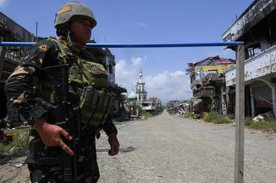 フィリピン南部の祭り会場に爆弾攻撃、幼い少女含む2人死亡