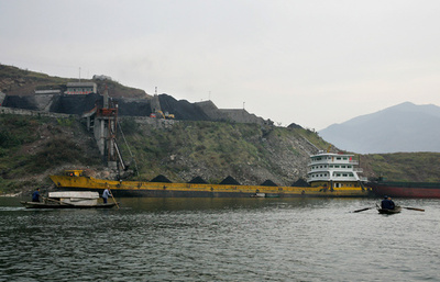 中国南西部で炭鉱事故、22人死亡