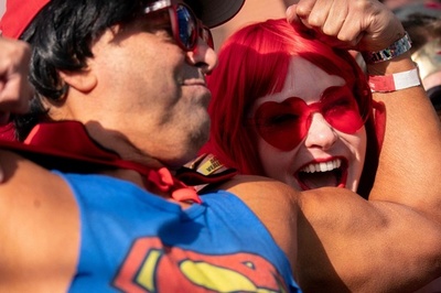 下着姿でチャリティーラン 米首都