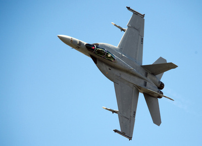 英基地付近で米軍機墜落、操縦士が死亡