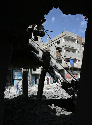 新たなロケット弾攻撃、一般市民がまた犠牲に