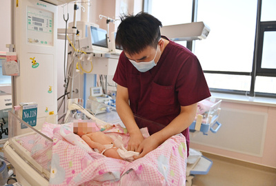 中国、体外受精も医療保険の対象へ 少子化対策の一環