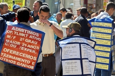 マドリードで「サンドイッチマン」禁止、「人間の尊厳を侵害」