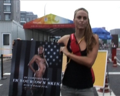 【動画】北京五輪米代表の女子競泳選手、ヌードポスターで毛皮に抗議