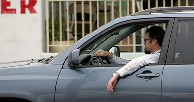 自分の車で喫煙して罰金、英国