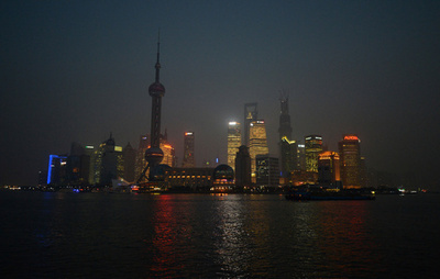 上海金融街を覆うスモッグ、中国