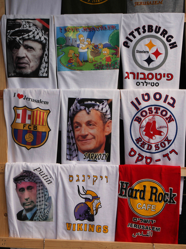 こんなおみやげはいかが？カフィーヤ姿のサルコジ氏とプーチン氏