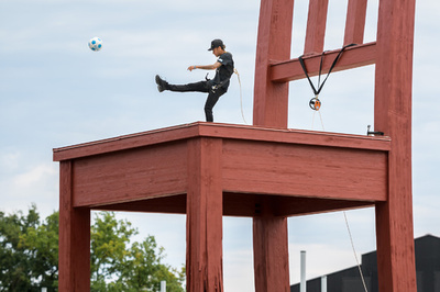 ネイマールが「壊れた椅子」からキックオフ、国際NGOの大使に