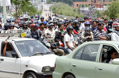 「こんな車に乗れるか！」ネパール副大臣、郡トップを平手打ち
