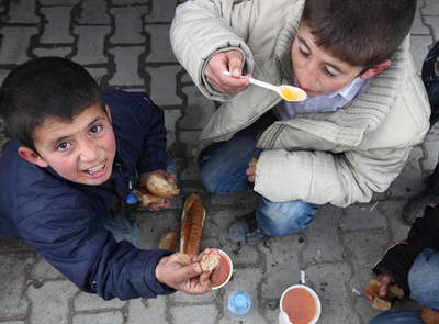 トルコ地震、死者600人突破