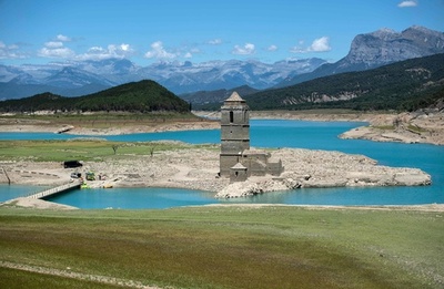 干ばつで貯水池から教会出現 スペイン