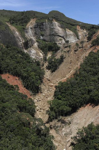 地滑りの死者803人に、ブラジル史上最悪の自然災害