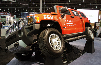 「門開けるのが遅い」警備員を車でつぶした富豪を殺人容疑で訴追