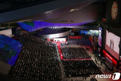 コロナに打ち勝ち3年ぶり…釜山国際映画祭、華麗なる開幕 – KOREA WAVE