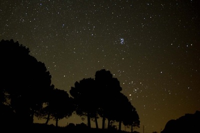 太陽の120億倍、超巨大ブラックホールを発見 国際研究