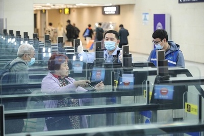 中国各地で出入国のファストトラックが全面再開