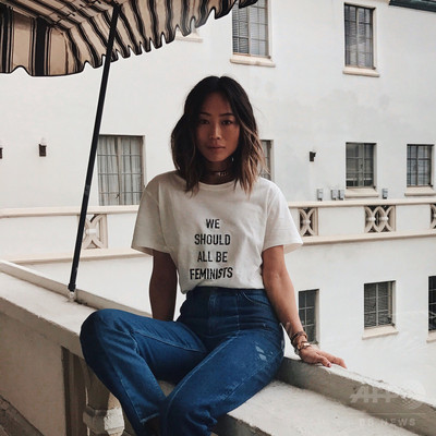 セレブ着用で注目、「ディオール」のマニフェストTシャツ