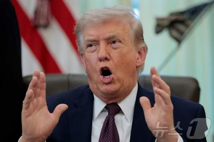 ホワイトハウスで発言するトランプ大統領(c)news1